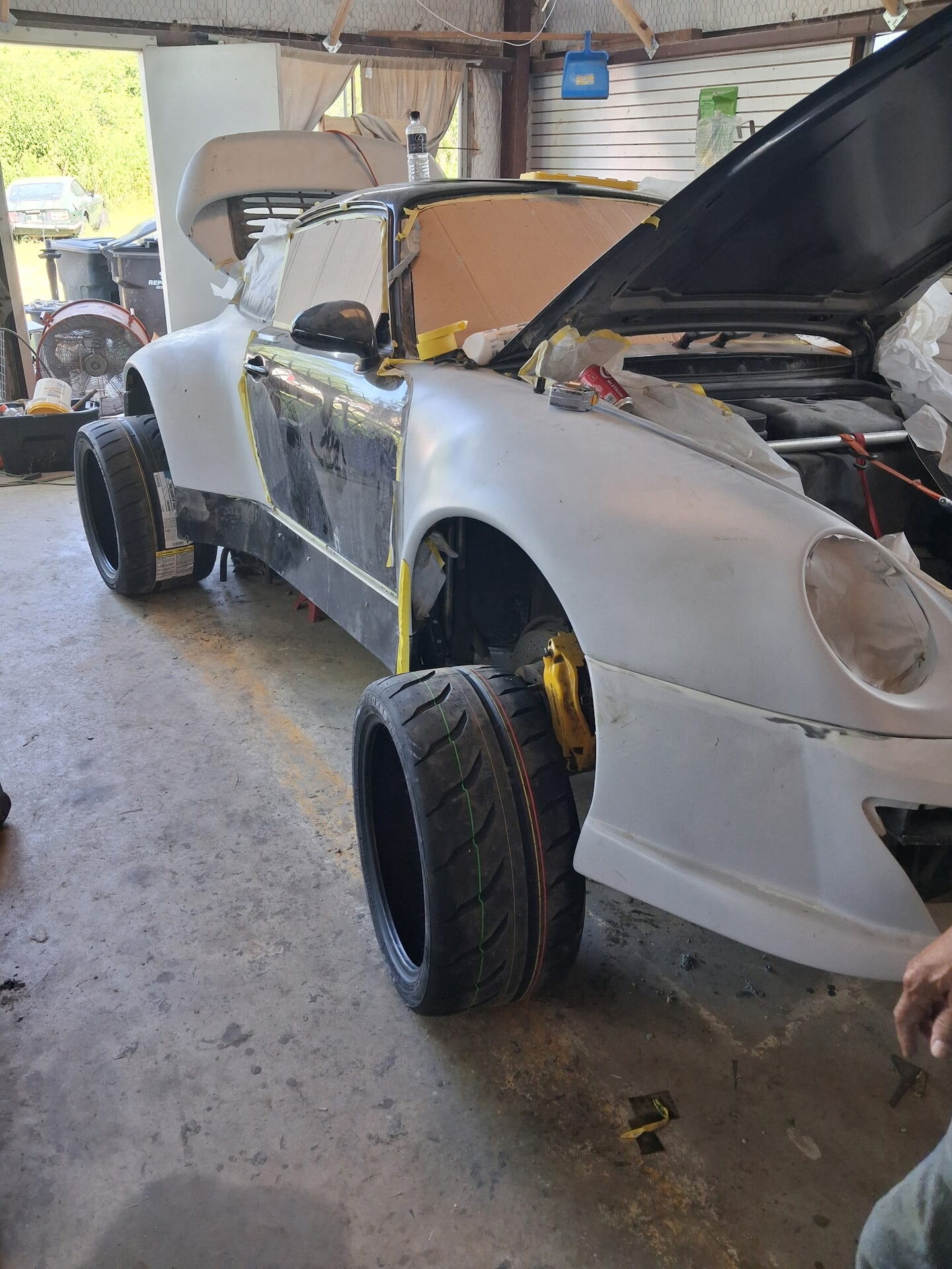 Porsche 911 widebody fabrication