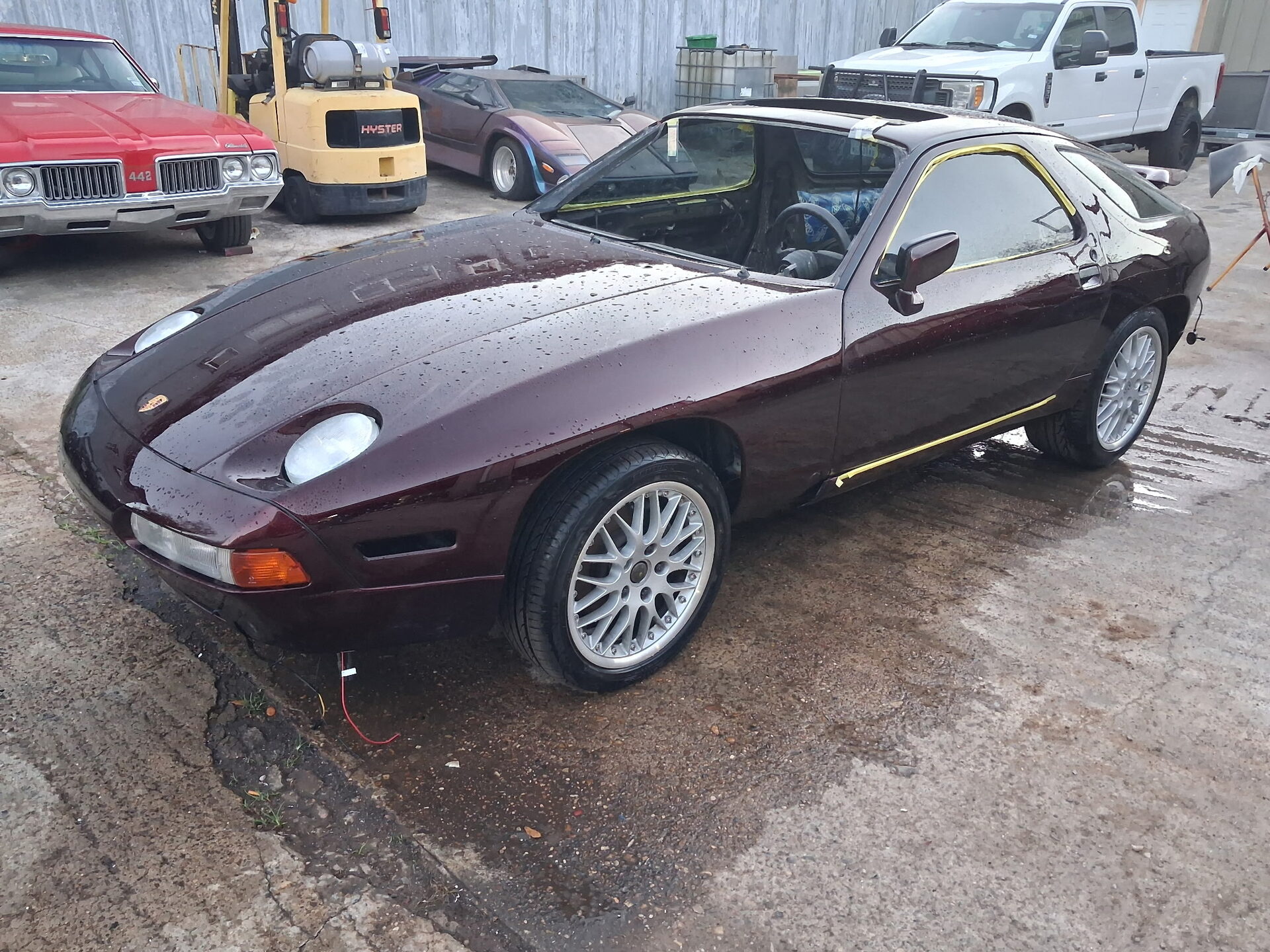 Porsche 928 front view